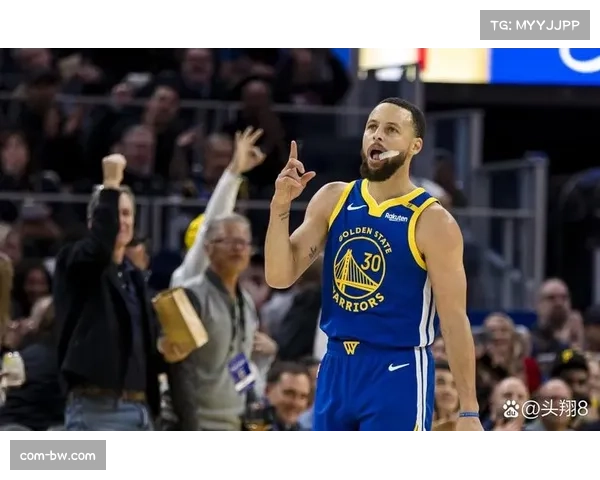 勇士第三节一波流击溃快船,全场三分出手比例再创赛季新高 勇士第三节一波流击溃快船,全场三分出手比例再创赛季新高